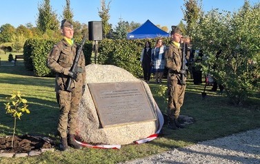 "Honorowy Obywatel Gminy Ił&oacute;w" Śp. Marian i Henryk Popielarek 126