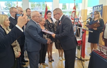 "Honorowy Obywatel Gminy Ił&oacute;w" Śp. Marian i Henryk Popielarek 185